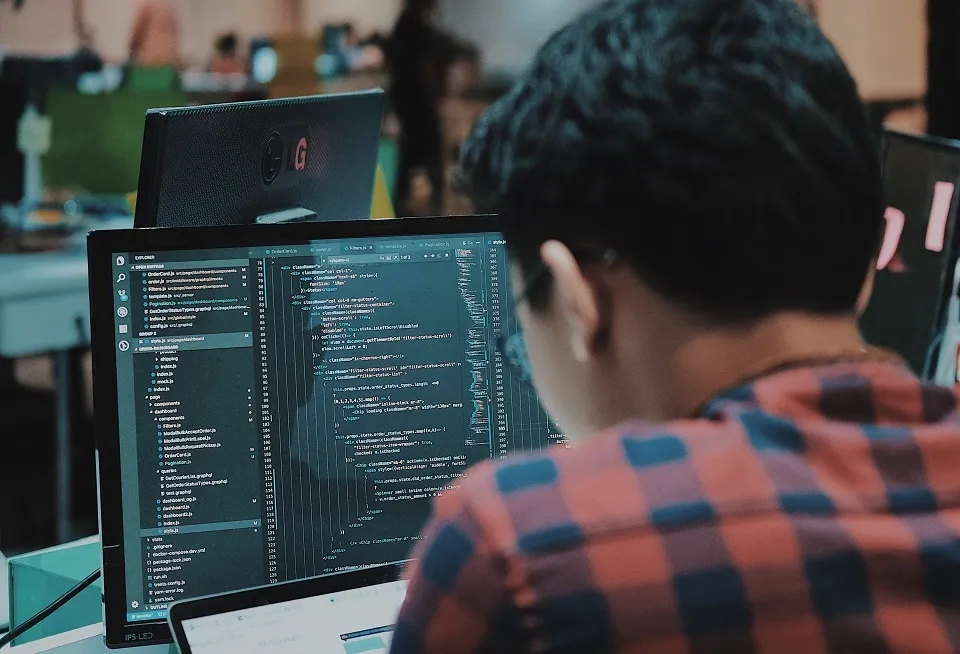 Jak zadać pytanie do sztucznej inteligencji, aby uzyskać lepsze odpowiedzi