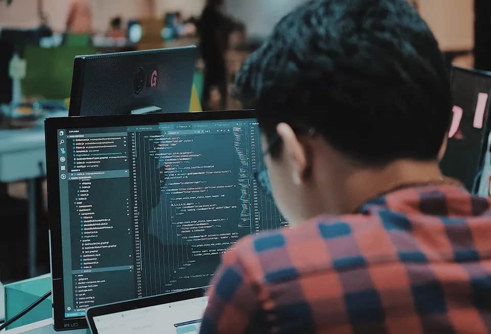 Jak zadać pytanie do sztucznej inteligencji, aby uzyskać lepsze odpowiedzi