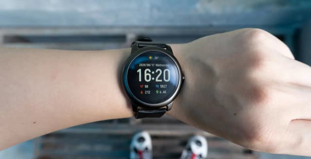 Jak aplikacja do parowania telefonu z zegarkiem może ułatwić życie?