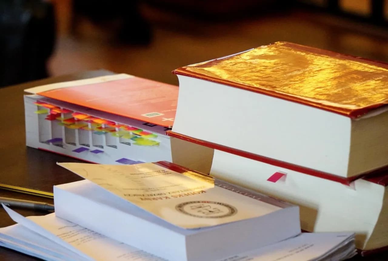 Jak wygląda aplikacja adwokacka? Kluczowe informacje i wymagania