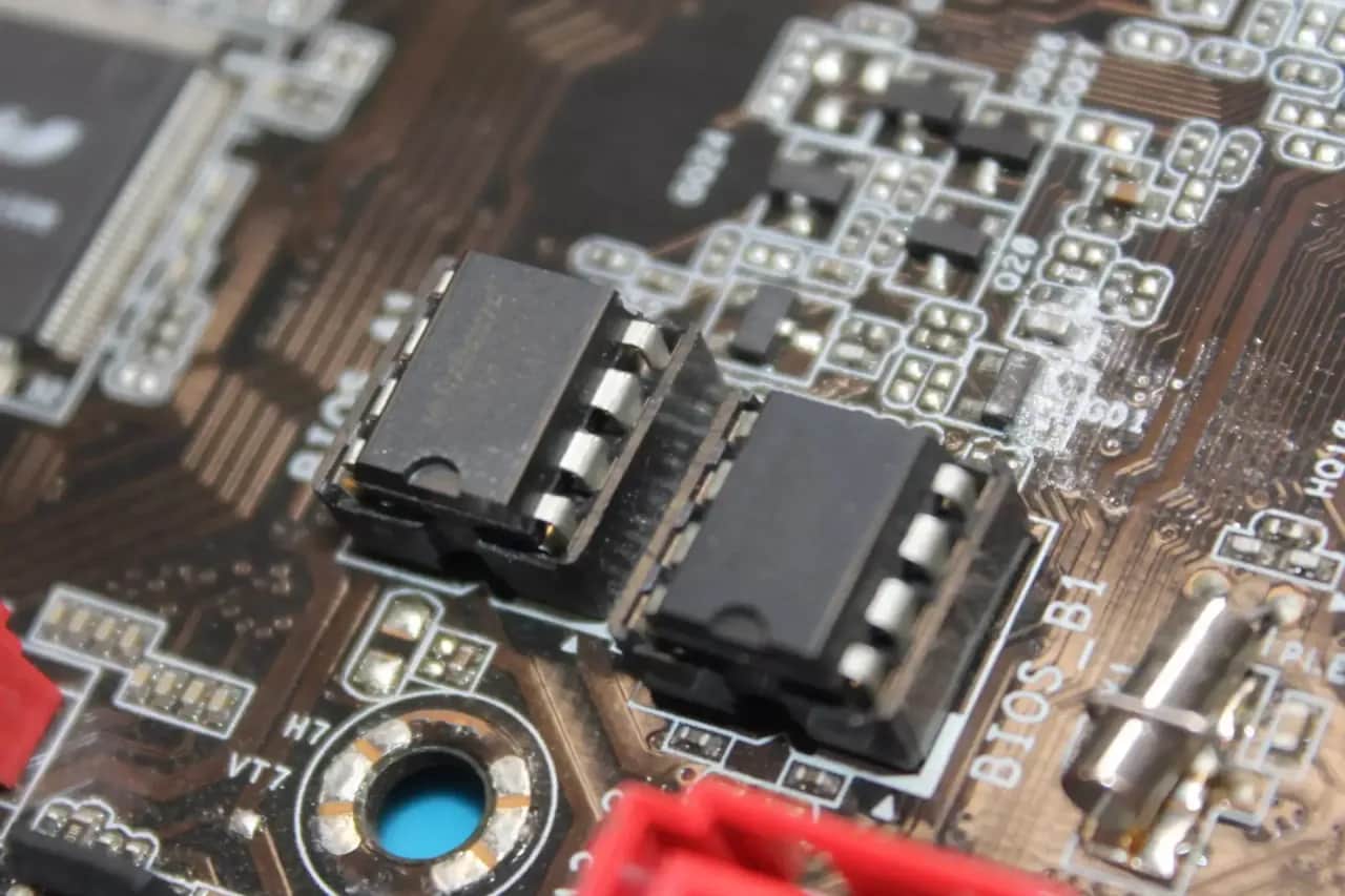 Jak włączyć BIOS w Windows 10 i uniknąć problemów z komputerem